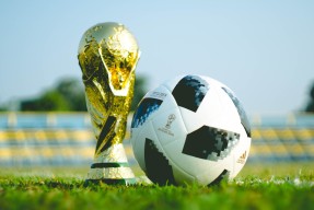 开云体育平台-《电竞海外传播：国内战队走向国际舞台》，对比国外电竞发展,中国电竞未来的发展趋势是什么